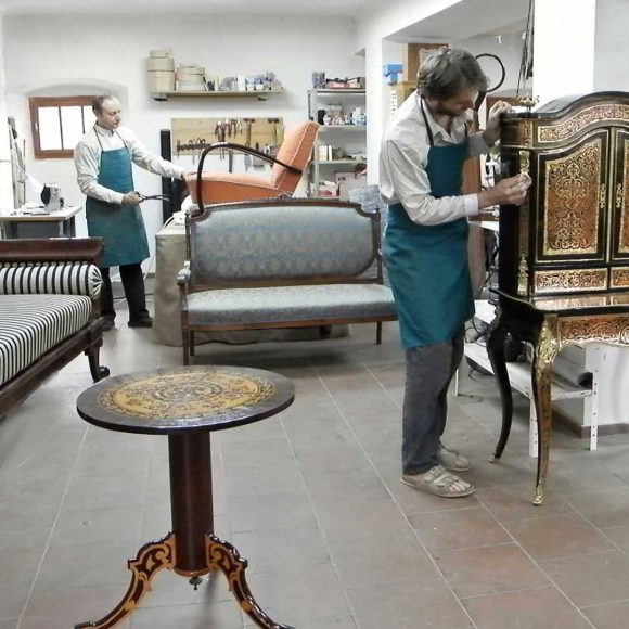 Consultancy and repair of furniture at the customer’s premises, furniture maintenance