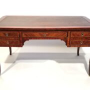 Starožitné psací stoly po renovaci: elegance, která má příběh