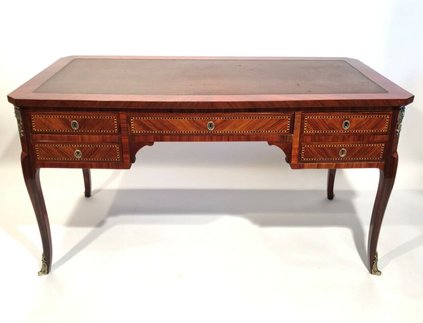 Starožitné psací stoly po renovaci: elegance, která má příběh